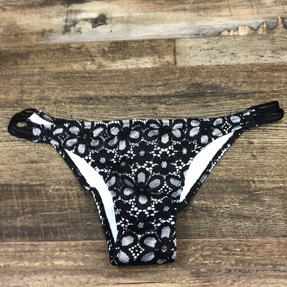 Victoria’s Secret Bikini Bottom Size Medium